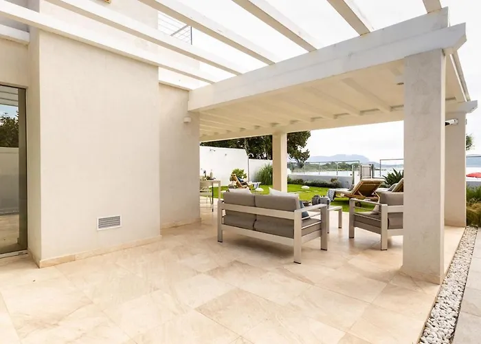 Amar 4, Emma Villa *