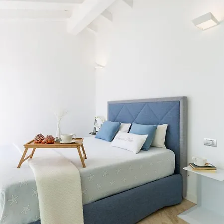 Amar 4, Emma Villa *