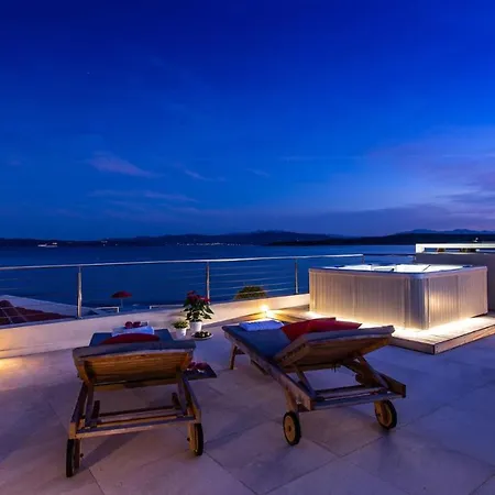 Villa Amar 4, Emma *