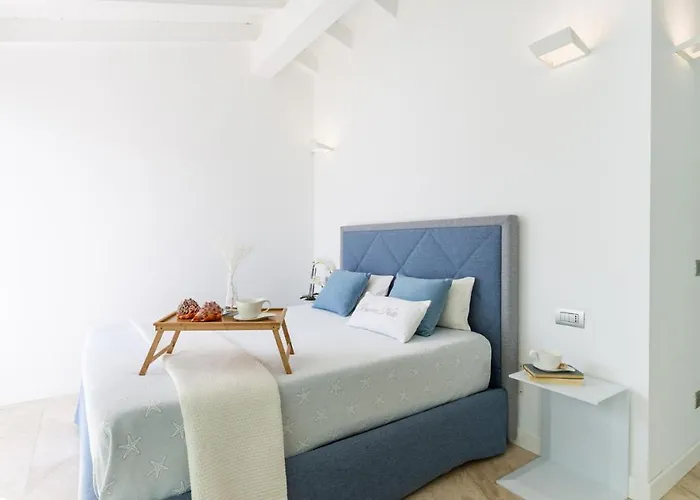 Amar 4, Emma Вілла *