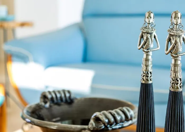 Amar 4, Emma Ольбія