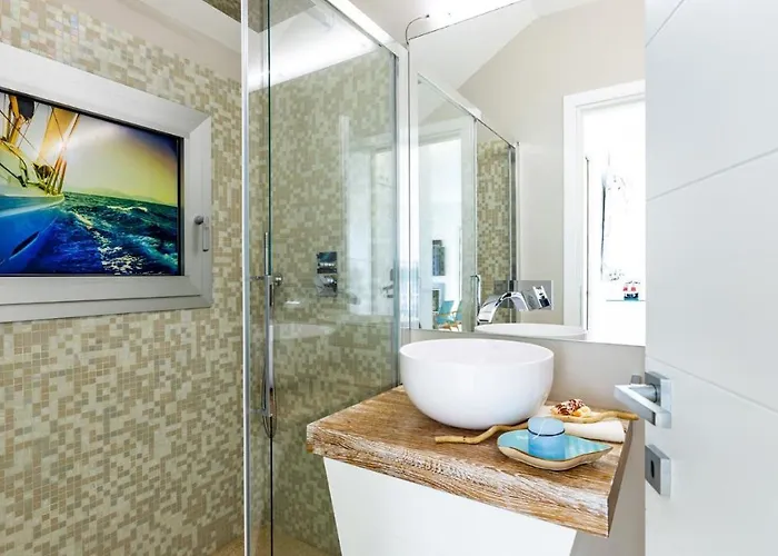 Amar 4, Emma Villa Olbia